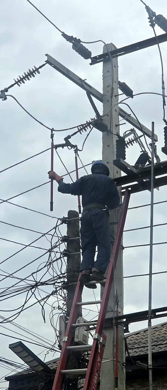 Crew member working on an overhead line