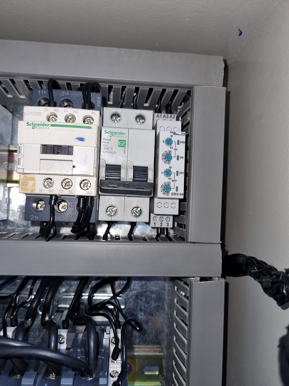 Contactors and protection inside a control panel